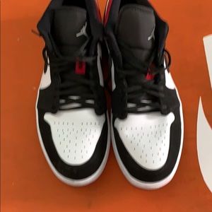 Air Jordan one lows like new